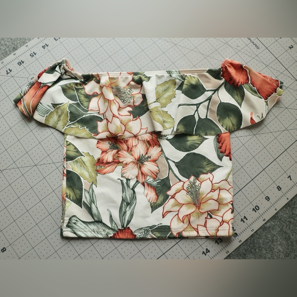 Kortni Jeane ‘vintage Hawaiian’ swim top, girls size 4